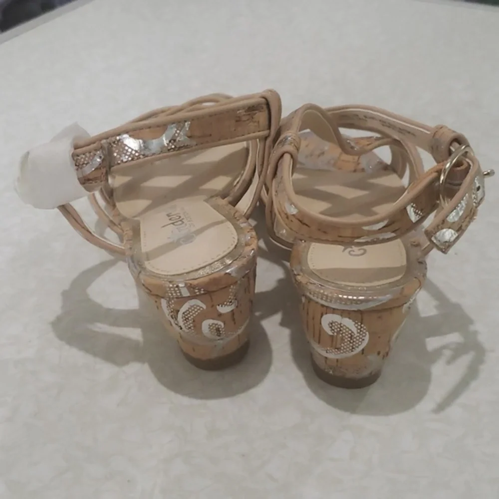 Cinderella of boston  size 2.5 W‎